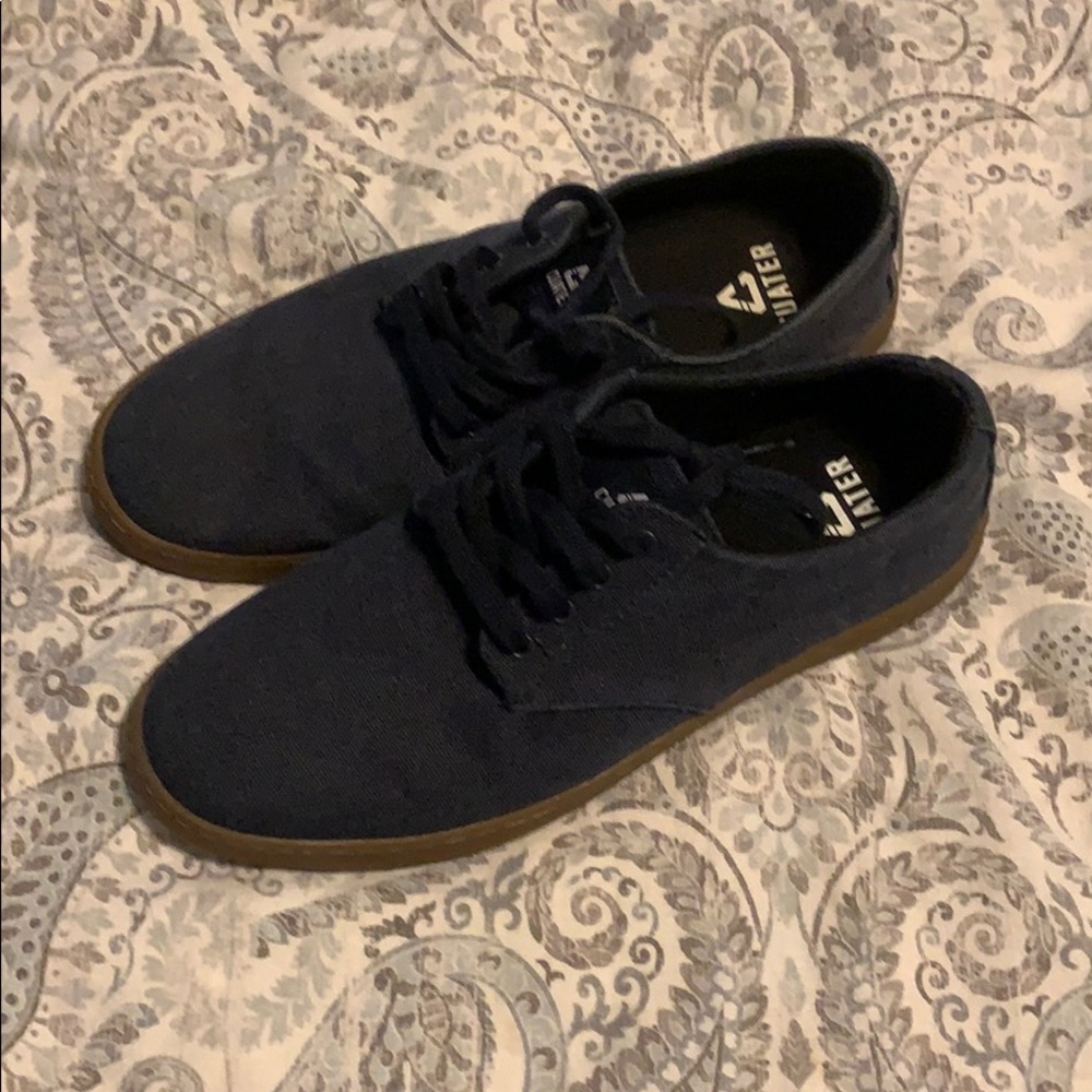 Cuater Travis Matthew shoes